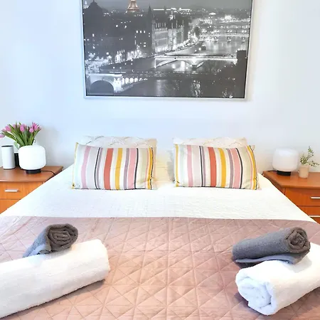 Apartman Cozy 93m² Townhouse With Large Terrace & Sauna *